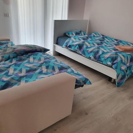 Luxurious Double Bedroom Suite Tiranë Luaran gambar