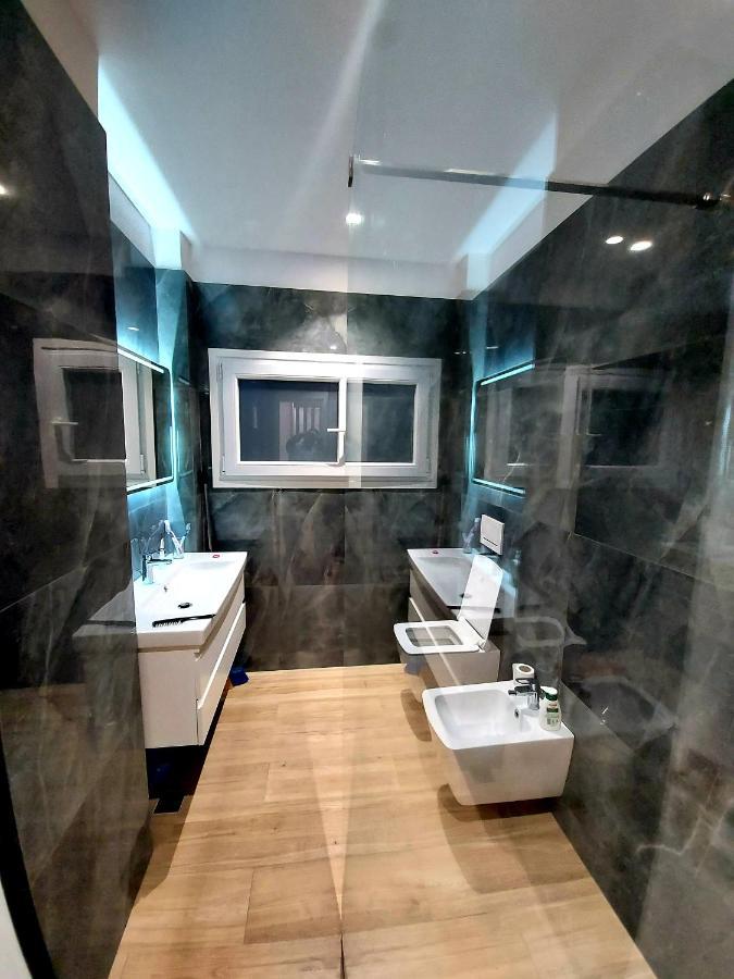 Luxurious Double Bedroom Suite Tiranë Luaran gambar