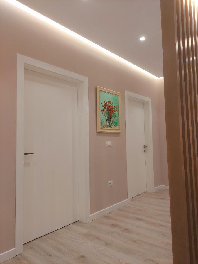 Luxurious Double Bedroom Suite Tiranë Luaran gambar