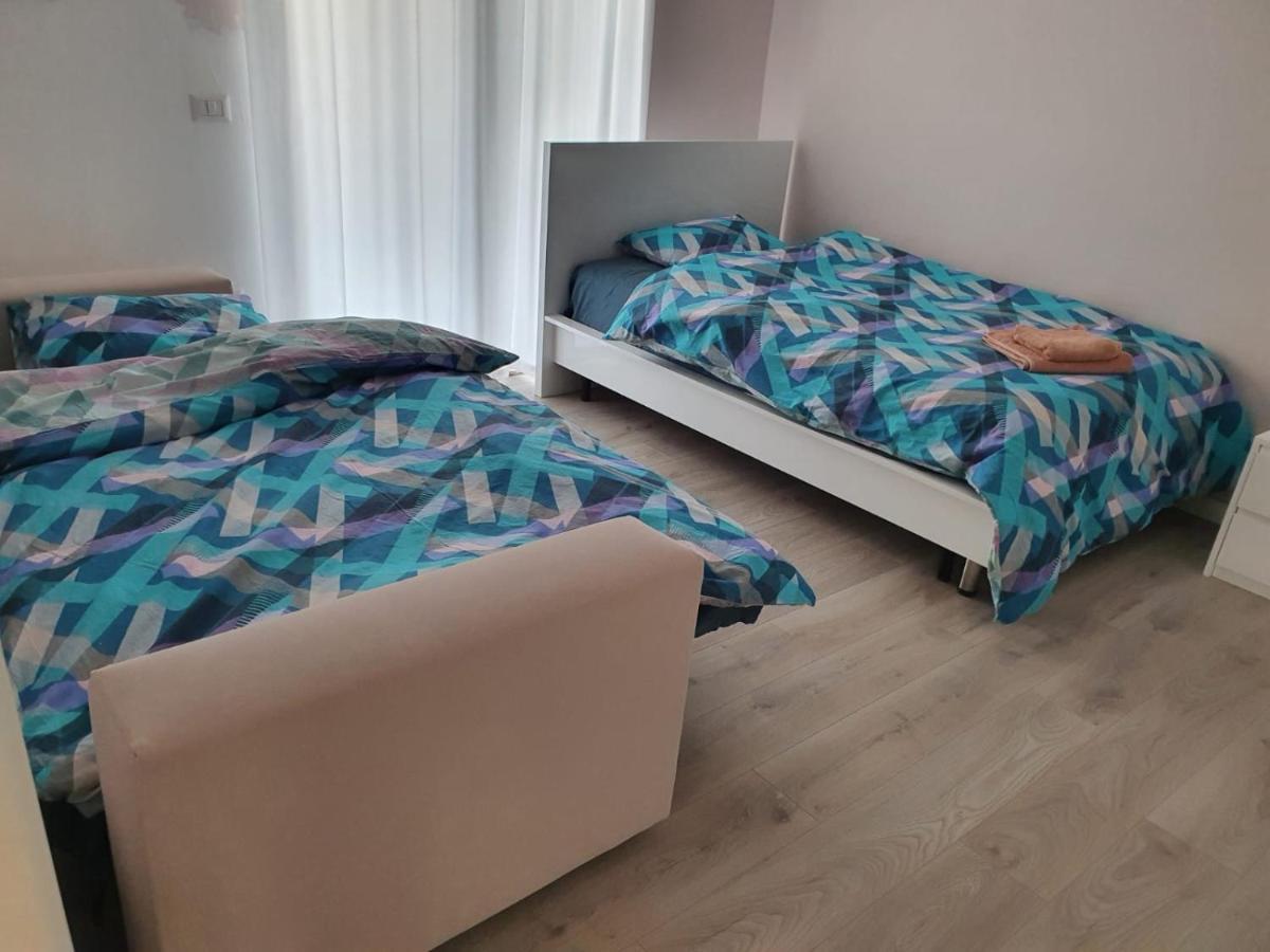 Luxurious Double Bedroom Suite Tiranë Luaran gambar